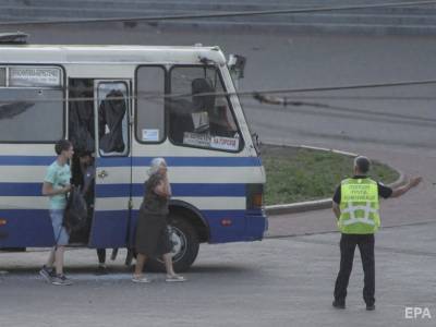 Кривош раздавал деньги заложникам в автобусе – СМИ