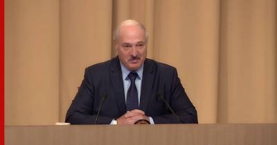 Лукашенко признался, что «на ногах» перенес коронавирус