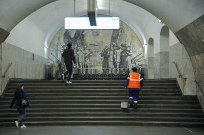 Масочный режим начали контролировать на всех станциях московского метро