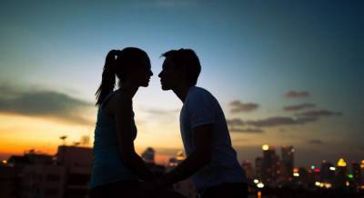 Ученые выяснили, почему в длительных отношениях мужчина и женщина становятся похожими друг на друга