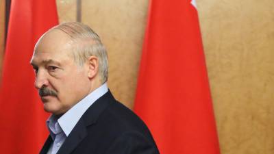 Лукашенко: "Я умудрился перенести коронавирус на ногах"