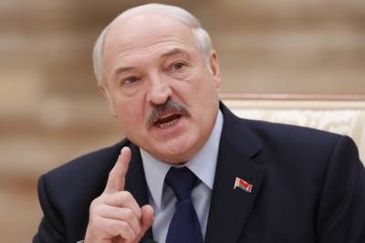 Без симптомов и "на ногах": Лукашенко заявил, что переболел коронавирусом