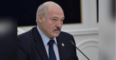 Лукашенко признался, что переболел коронавирусом «на ногах»
