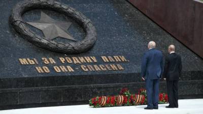 Песков: А мы не знали, что Лукашенко переболел коронавирусом