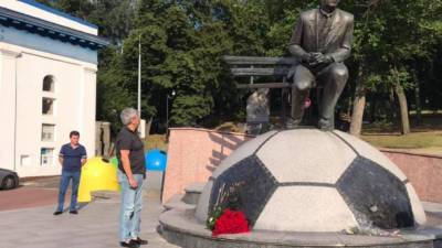 Возложил цветы к памятнику: Луческу почтил память Валерия Лобановского