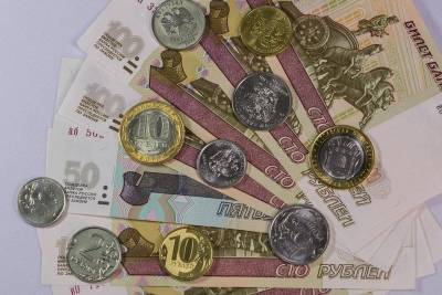 Специалист назвал сроки девальвации рубля в РФ