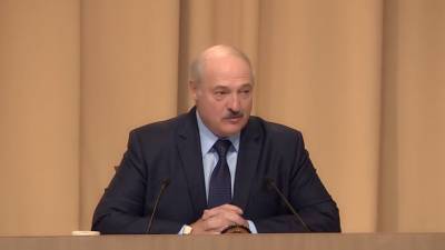 «Бессимптомно, на ногах»: Лукашенко заявил, что переболел коронавирусом