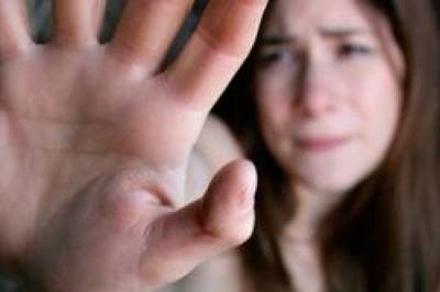 "Услышали женские крики": в Сумах полуголый мужчина напал на 16-летнюю девушку