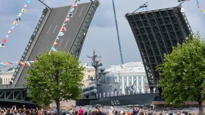 Корабли-участники парада ВМФ в Кронштадте и Петербурге взяли курс на Балтийск