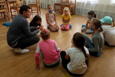 В серпуховским Центре «Меридиан» детям показали «Краски лета»