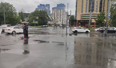 Сильный ливень привел к подтоплениям в Санкт-Петербурге
