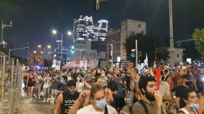 Массовые протесты в Тель-Авиве: демонстранты перекрывают улицы и автомагистрали