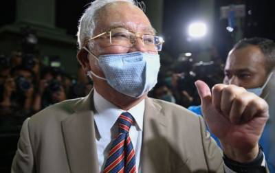 Экс-премьер Малайзии получил 12 лет тюрьмы