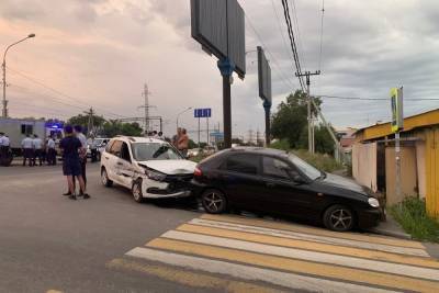 На улице Нансена в Ростове произошла авария с участием полицейского грузовика