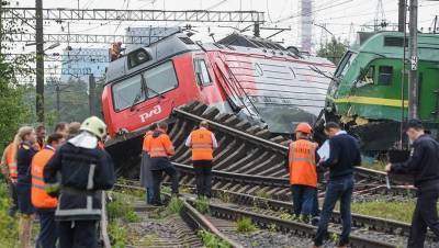 Столкновение поездов, подтопление и Невский без проводов: Петербург 28 июля