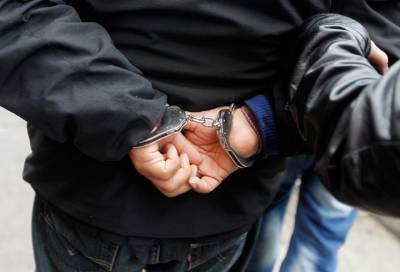 Полицейские задержали подозреваемого в разбойном нападении на банк на Васильевском острове