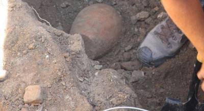 Возле Аккерманской крепости обнаружили древнюю находку с неизвестным веществом внутри (фото)