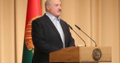 Лукашенко переболел коронавирусом "на ногах"