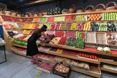 Ритейлеры объяснили падение цен на фрукты в России