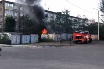 Жителя Улан-Удэ, который на пожаре пытался спасти автомобили соседей, обматерили