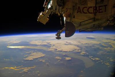 Известный космонавт-испытатель снял рассвет над Байкалом с МКС