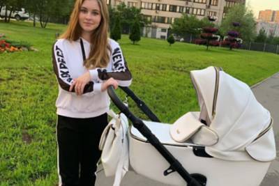 Липницкая показала фото с прогулки с дочерью