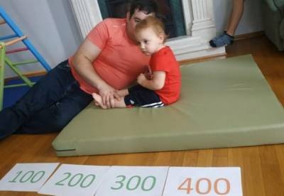 Годовалый ребенок установил рекорд упражнений на пресс (фото)