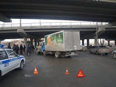 В Москве "Газель" врезалась в автобус: погиб один человек, шестеро пострадали