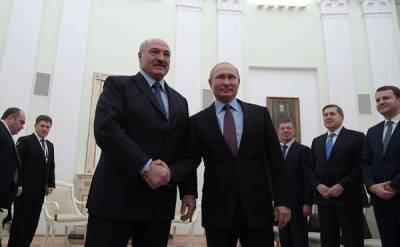 Песков после сообщения о коронавирусе у Лукашенко: Путин здоров