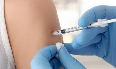 Первая вакцина от коронавирусной инфекции станет доступна для россиян 15 августа