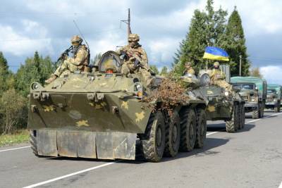 Украина усиливает напряженность у границ Крыма, стягивая туда войска