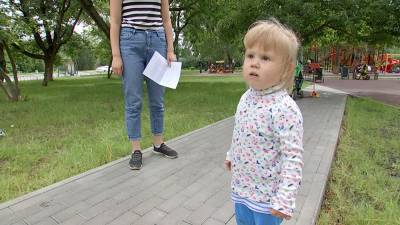 Зрители ТВЦ продолжают собирать деньги на лечение 2-летней Есении Филатовой