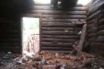 Россиянка взъярилась на любовницу мужа и сожгла ее дом