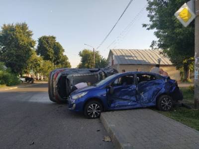 Беременная пассажирка пострадала в столкновении двух легковушек в Воронеже