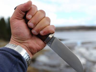В Одесской области на дне рождения мужчина ударил ножом в живот гостью