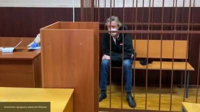 Жена Захарова назвала "не мужским поступком" отказ Ефремова признать вину в ДТП