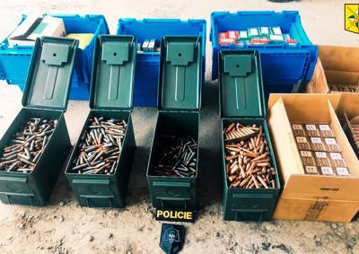В Праге полиция обнаружила в гараже склад оружия