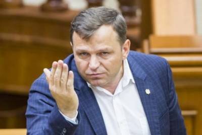 Молдавская оппозиция возмущена: Додон считает Красносельского равным себе