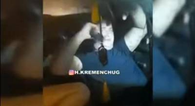 В Кременчуге пьяная пара занялась сексом на глазах у полиции (видео 18+)