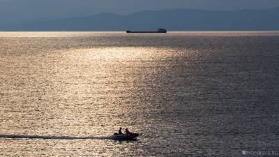 На Черном море перевернулся прогулочный катер