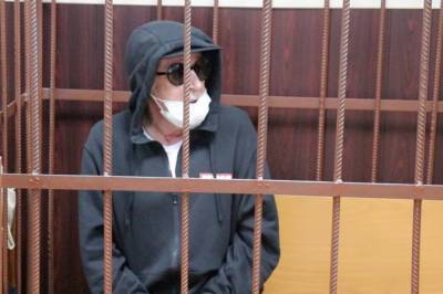 Адвокат Ефремова не явился на заседание по делу, а сам актер не признал свою вину в смертельном ДТП