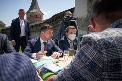 В Украине предлагают запретить визиты президента Зеленского