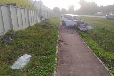 В станице Владимирской 29-летний водитель погиб, врезавшись в бетонное ограждение