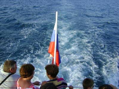 В Краснодарском крае у морского причала перевернулся катер с 10 пассажирами