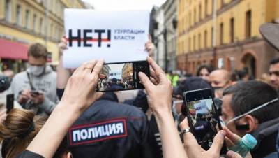 В Петербурге задержали организатора сбора подписей против поправок