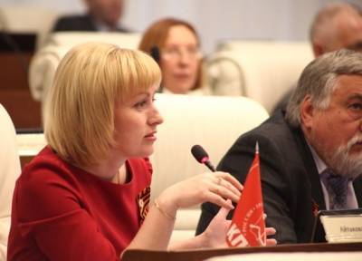 Кандидаты в губернаторы Прикамья от КПРФ и "Справедливой России" сдали подписи в избирком