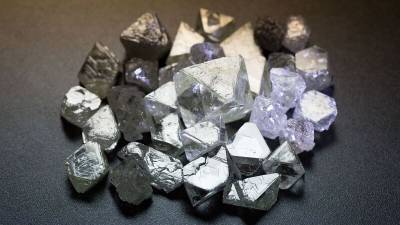 Коллапс мирового рынка алмазов может сыграть на руку De Beers и «Алросе»