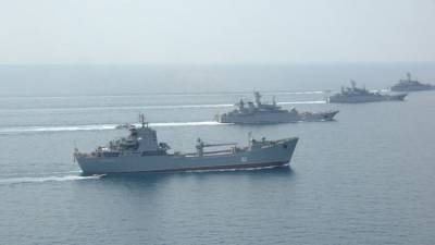 Десятки кораблей и авиация: ЧФ проводит учения в Черном море