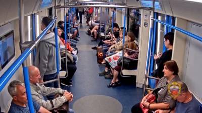 Пьяный пассажир распылил газ в вагоне метро
