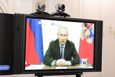 Владимир Путин призвал сделать все возможное, чтобы не допустить повторного карантина